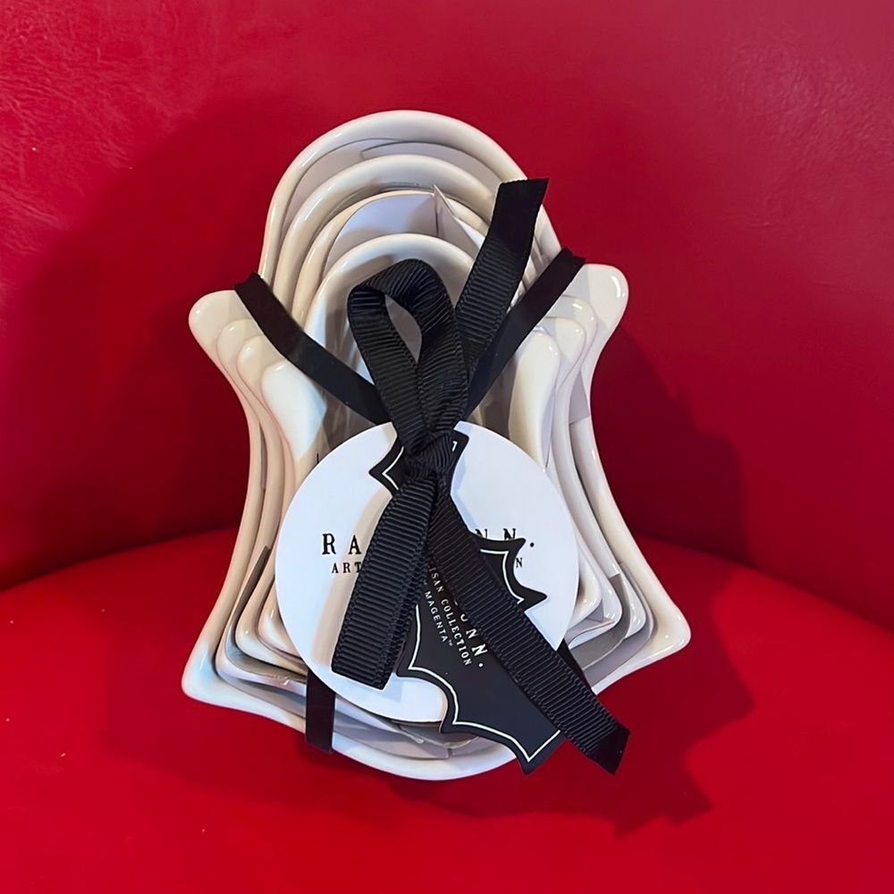 NWT Rae Dunn ghost shaped measuring cups